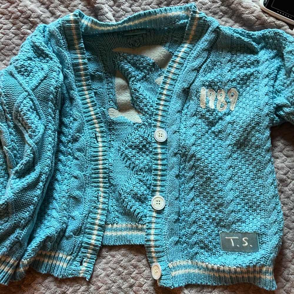 Taylor Swift official 1989 cardigan